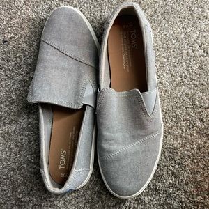 Women’s Tom’s shoe